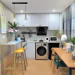 Shanghai Hills & Zinn Changle Road Homestay Near Line1 & Line12 South Shanxi Rd
